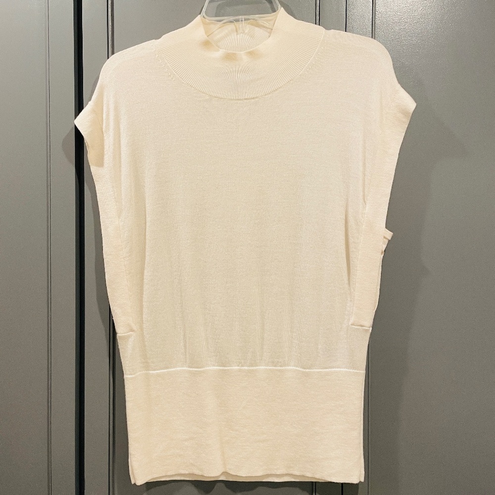 Banana Republic cream wool, mock turtleneck, Large